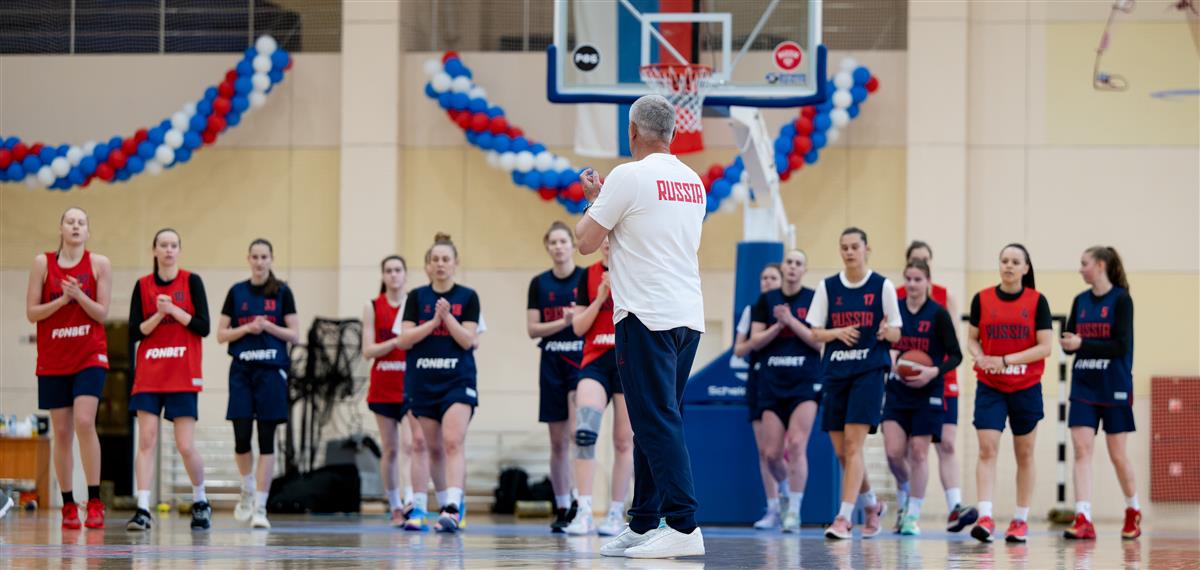 В расширенном списке на ноябрьский сбор — 23 игрока